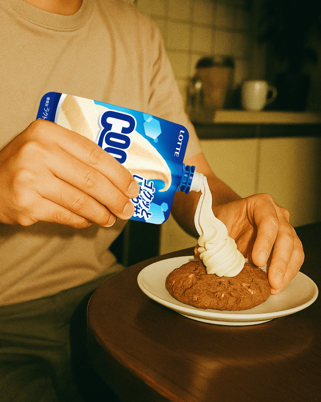 グルテンフリーのJenny’sクッキーにクーリッシュをのせたアイスサンド